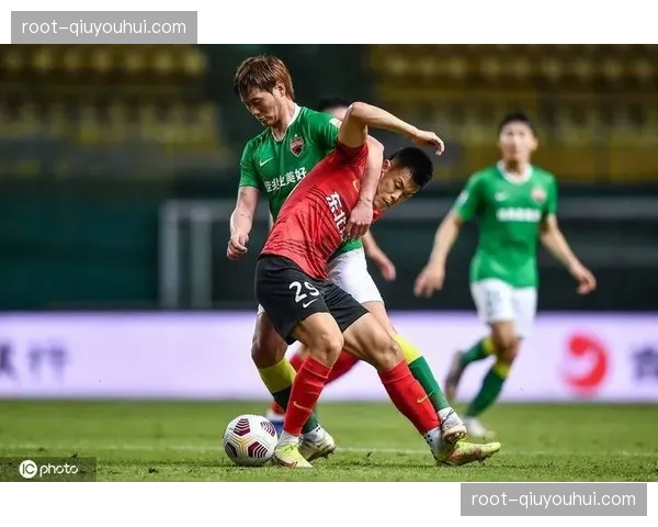 杨婧镭关键补射建功深圳队凭借蓝线前压迫锁定胜局